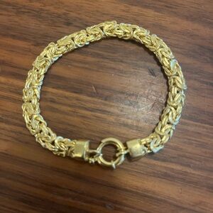 14 YG Byzantine bracelet. 7 in